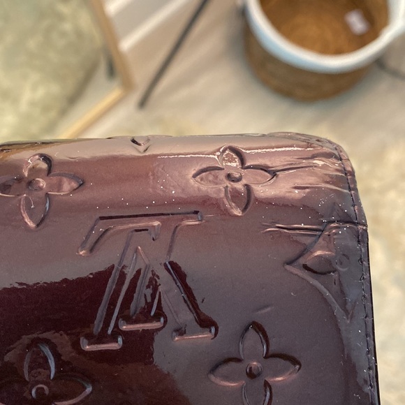 LOUIS Vuitton Vernis Shiny Purple Wallet - Picture 6 of 6